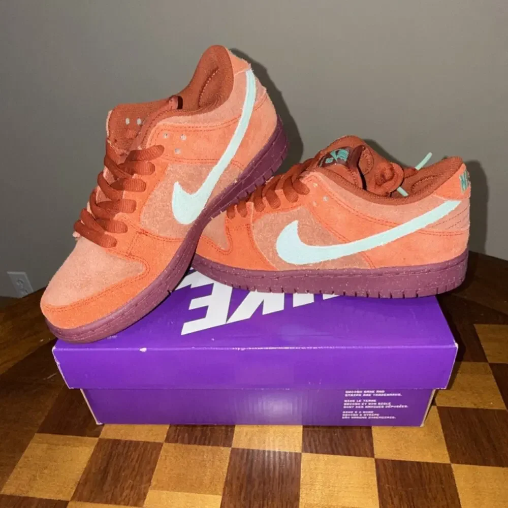 Size 5 / 6.5W Nike SB Dunk Low Pro PRM Mystic Red Emerald Rise DV5429-601 OG Box
